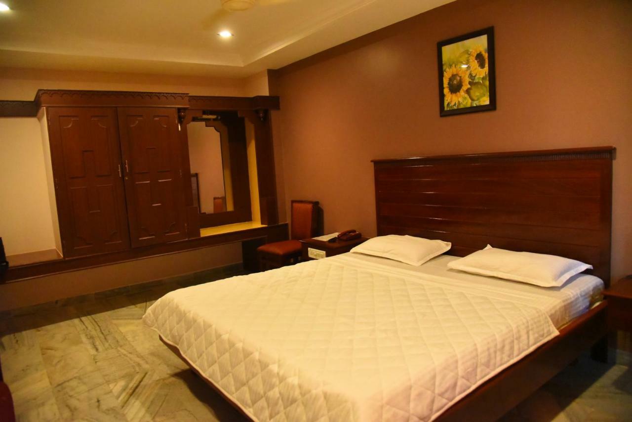 Hotel Subhalakshmi Palace Karaikkudi Luaran gambar