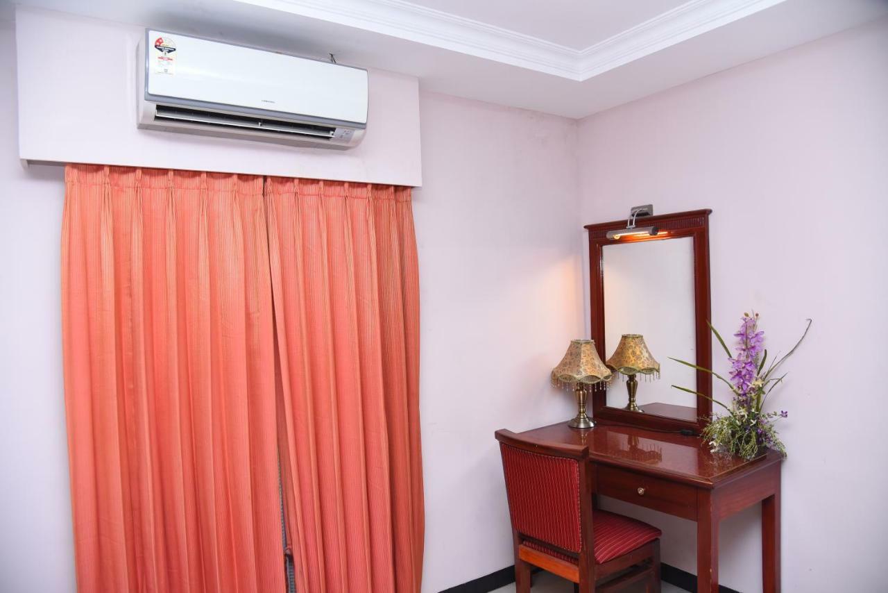 Hotel Subhalakshmi Palace Karaikkudi Luaran gambar