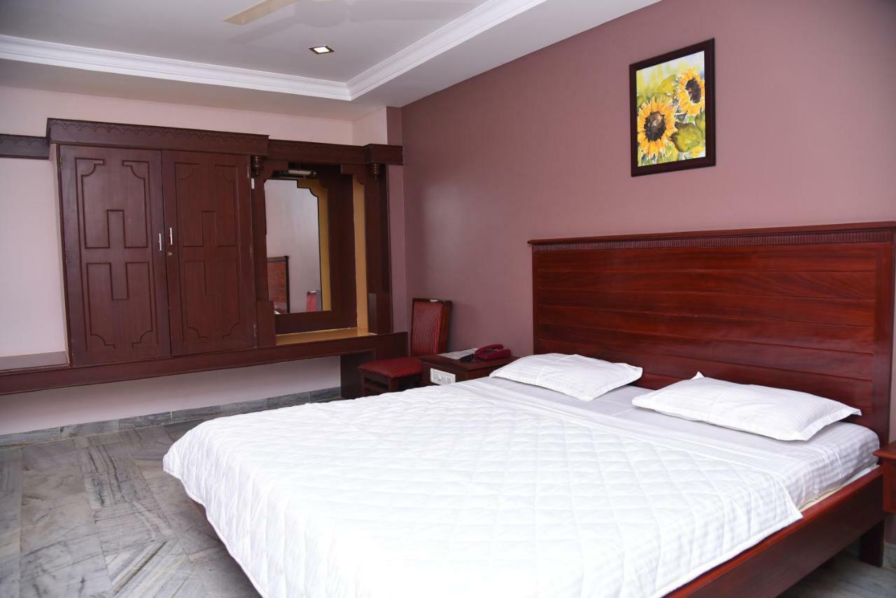 Hotel Subhalakshmi Palace Karaikkudi Luaran gambar
